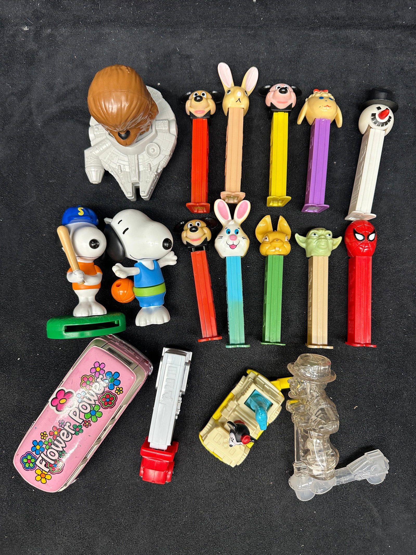 Vintage PEZ Dispensers Character Toys Snoopy Star Wars Marvel Lot: Group lot of vintage character PEZ dispensers and novelty toys, including Snoopy, Spider-Man, Yoda, rabbit and dog characters, snowman, and additional assorted figures. Also includes Snoopy figurines,