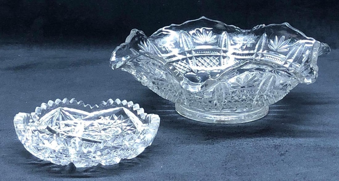 Two Vintage Moulded Glass Candy Dishes: This lot contains Two Vintage Moulded Glass Candy Dishes. The first item is a Vintage Moulded Glass Candy Dish with Ruffled Top Edges. It is approx 3-1/2" x 9-1/2" x 8". It weighs about 1.