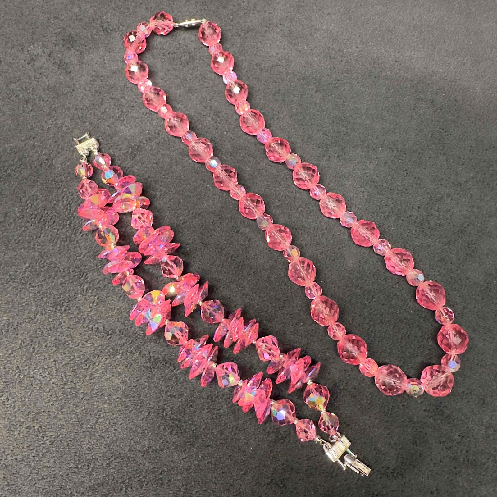 Pink Crystal Glass Beaded Necklace and Bracelet Set H62: Pink Crystal Glass Beaded Necklace and Bracelet Set H62. Necklace and bracelet set with pink colored glass beads with beautiful designs. The necklace features a barrel clasp closure. The bracelet feat