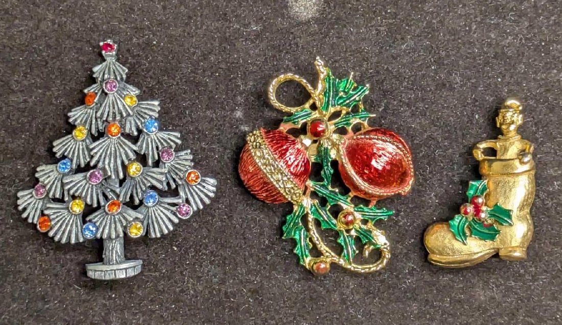 3 Vintage Christmas Gold And Silver Tone Pins Brooches: 3 Vintage Christmas Gold And Silver Tone Pins Brooches. This lot includes: (1) Torino Rhinestone Silver Tone Christmas Tree Brooch. This is approx 1 1/2" x 1/8" x 2 1/8". (1) Gold Tone Ena
