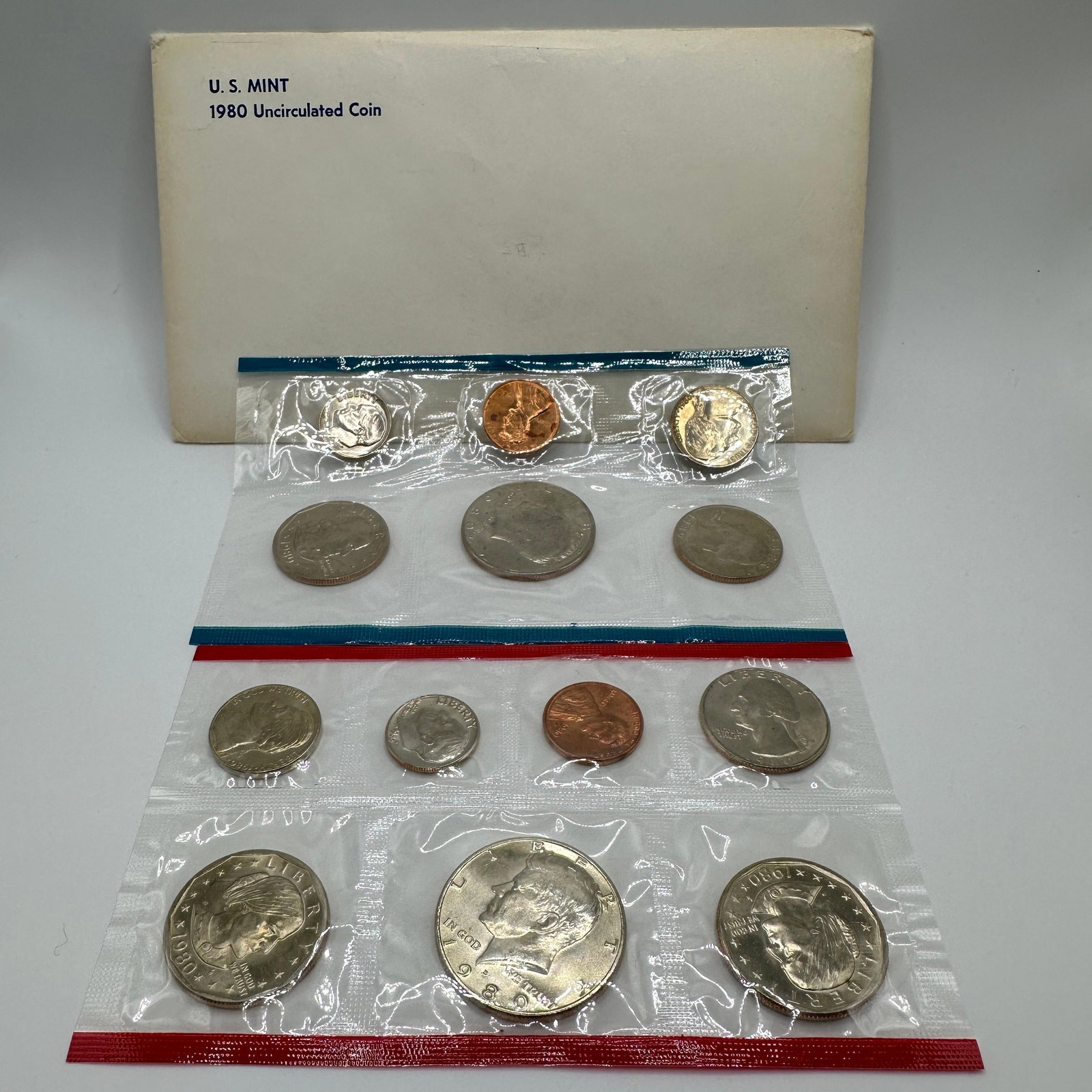 1980 US Mint Uncirculated Coin Set Thirteen Coins: The set contains 13 uncirculated coins. The included coins are the Kennedy half dollar, Washington quarter, Roosevelt dime, Jefferson nickel, Susan B. Anthony dollar, and Lincoln penny. The sets are s