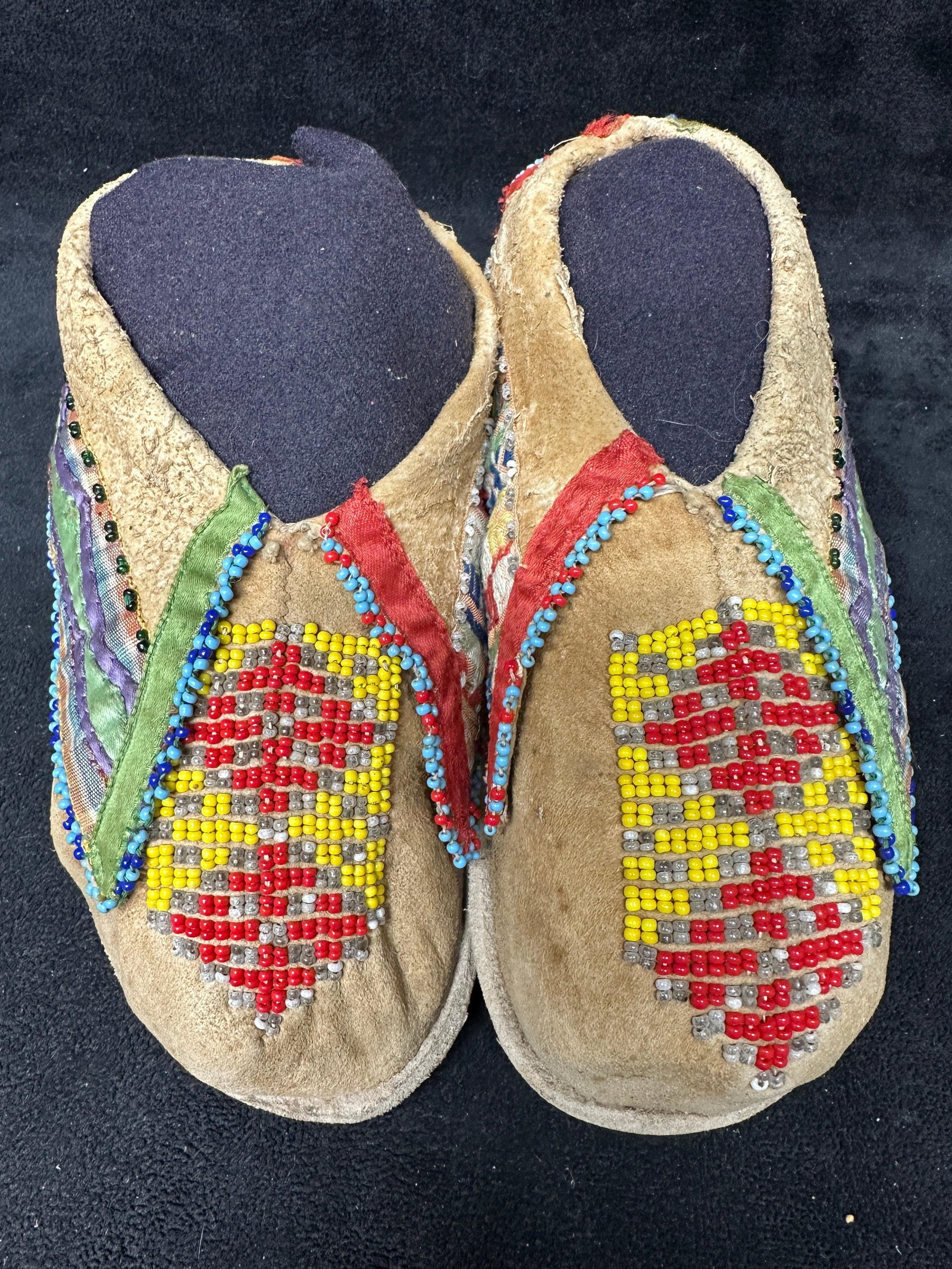 Native American Deerskin Beaded Moccasins Handmade (1 of 5)