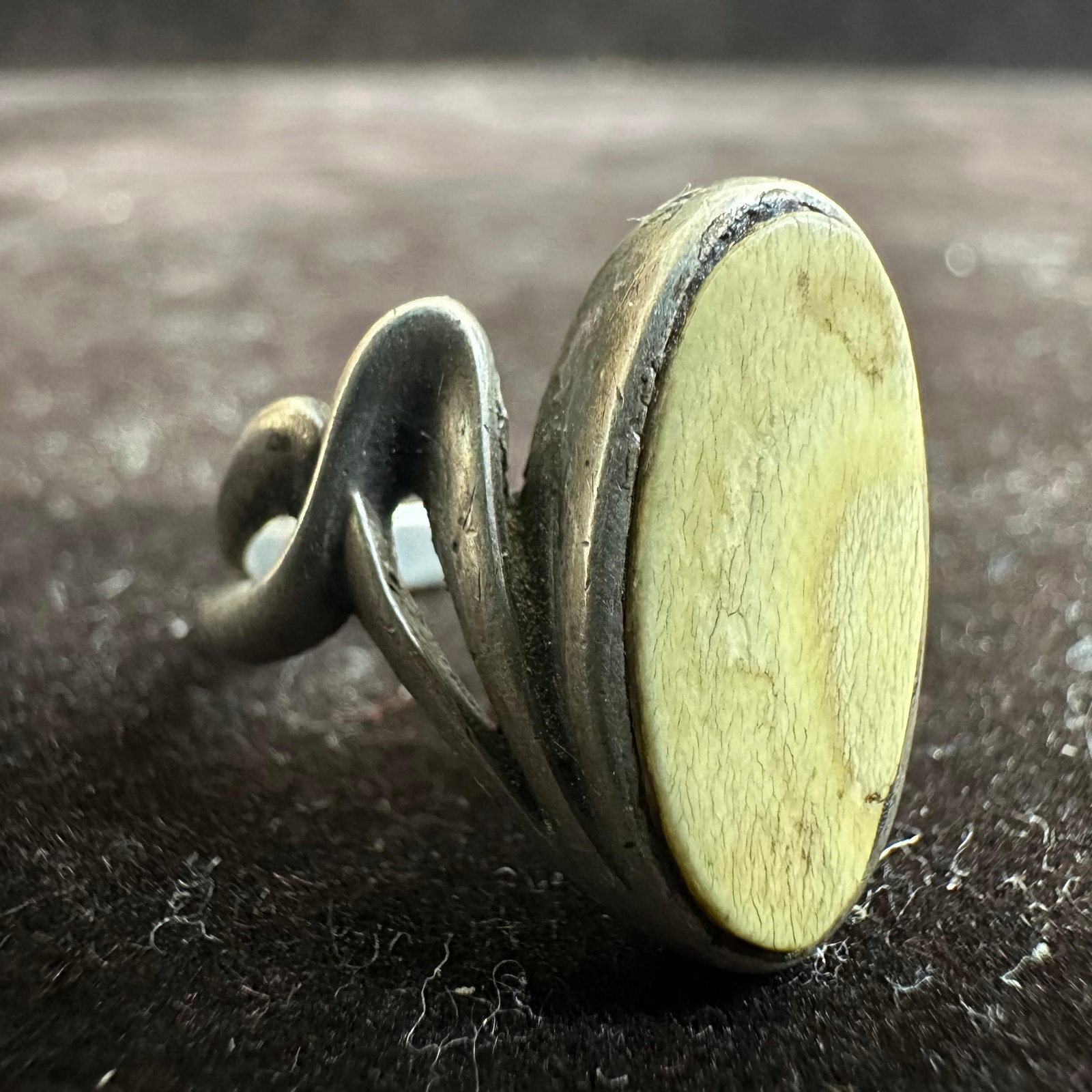 Silver Ring Wood Accent Setting Unmarked: This item is in good pre-owned, previously used/displayed condition with noticeable light wear and surface scratches. Please reference all photos for full details. This piece of jewelry has been teste