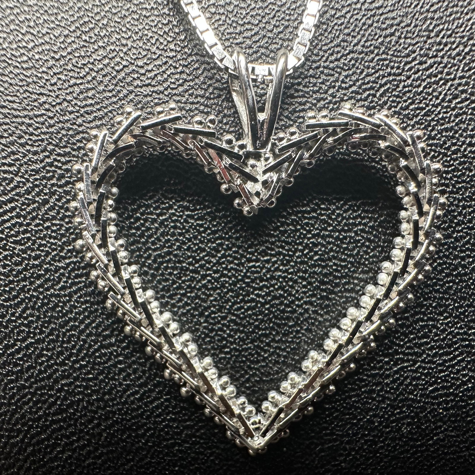 14K White Gold Open Heart Pendant Necklace Box Chain P10: This item is in good pre-owned, previously used/displayed condition with noticeable light wear and surface scratches. Please reference all photos for full details. This piece of jewelry has been teste
