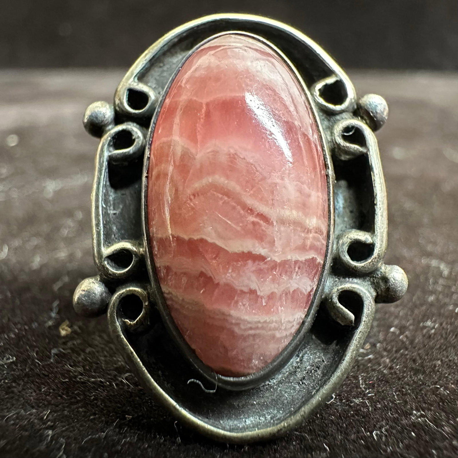 Rhodochrosite Pink Stone Etched Sun Accents Silver Ring: This item is in good pre-owned, previously used/displayed condition with noticeable light wear and surface scratches. Please reference all photos for full details. This piece of jewelry has been teste