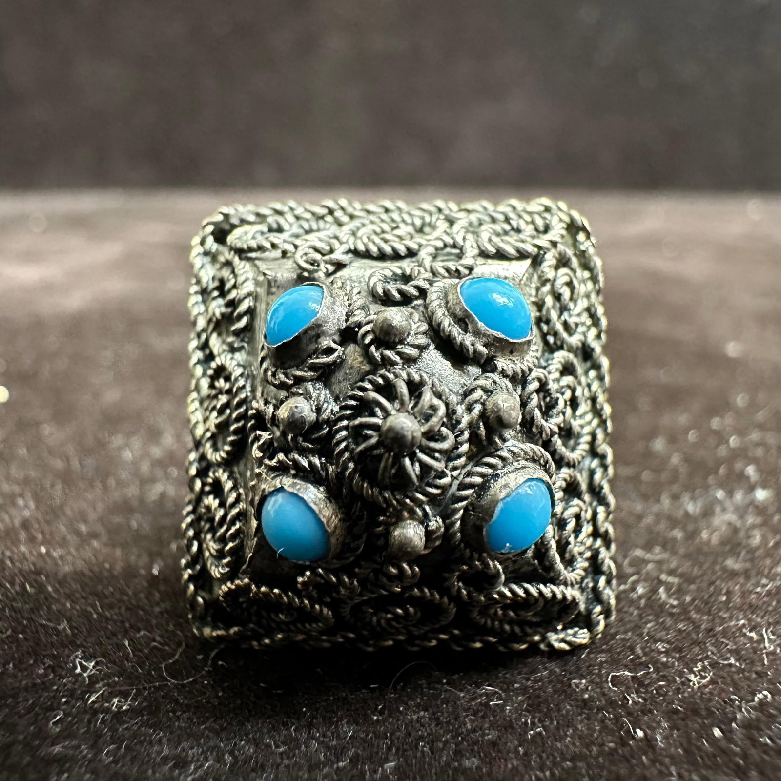 Unmarked Silver Four Small Stone Setting Ornate Design Ring: This item is in good pre-owned, previously used/displayed condition with noticeable light wear and surface scratches. Please reference all photos for full details. This piece of jewelry has been teste