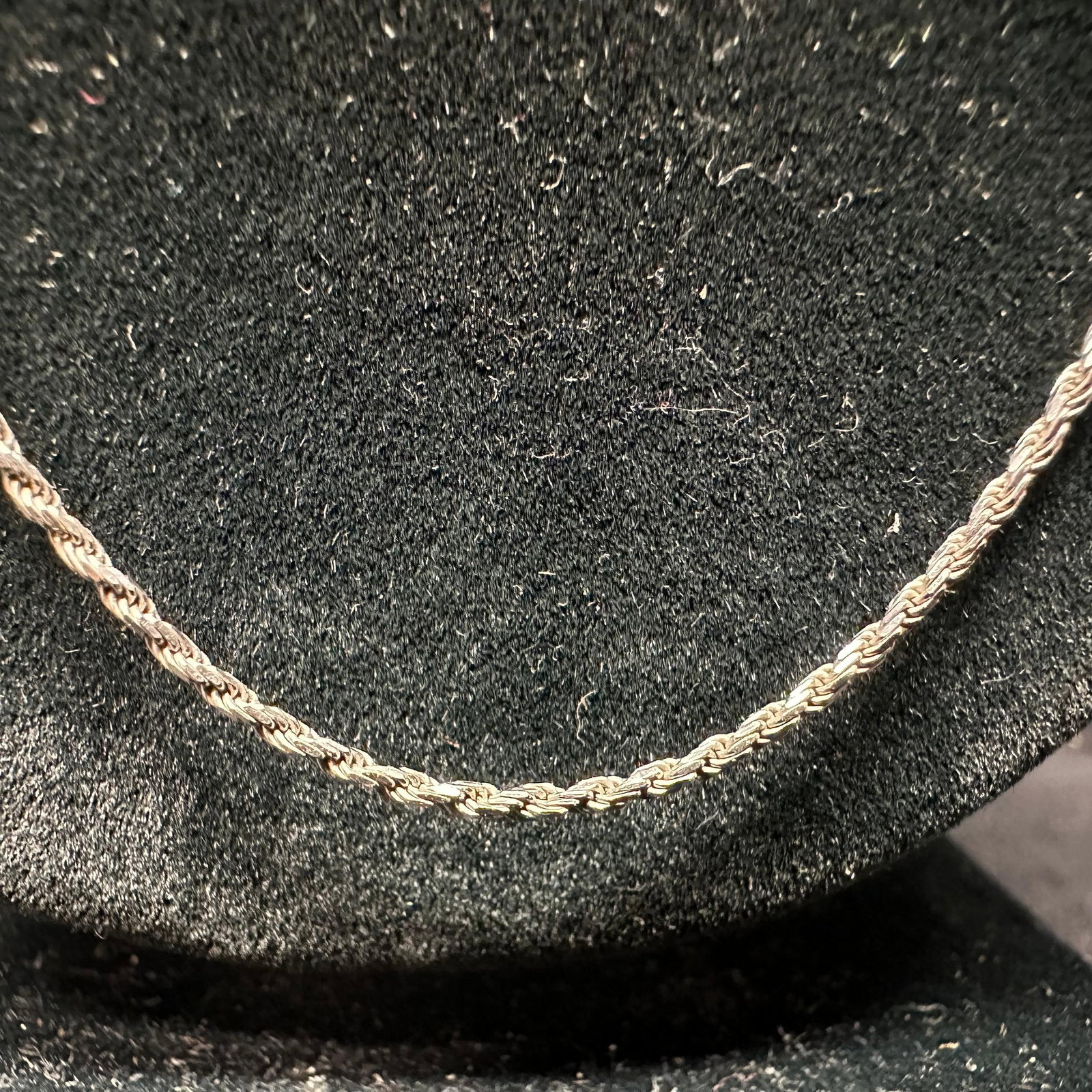 Italy 14K White Gold Rope Chain Necklace M67: This item is in good pre-owned, previously used/displayed condition with noticeable light wear and surface scratches. Please reference all photos for full details. This piece of jewelry has been teste