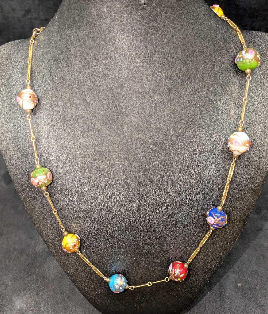 Vintage Italian Murano Colorful Art Glass Bead Necklace FFFFF: Vintage Italian Murano Art Glass Bead Necklace FFFFF Colorful glass beads with hand painted designs. This is approx 24" and it weighs 0.08lb.