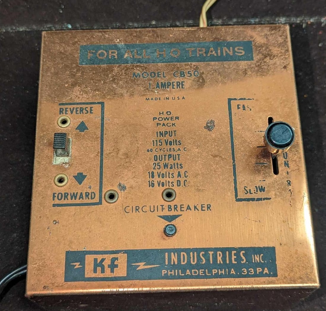 Vintage KF Industries HO Power Pack: Vintage KF Industries HO Power Pack. Untested. This is approx 4 3/4" x5" x 4" and it weighs 2.11lbs. The top has some wear. Please see the images as they are part of the description.