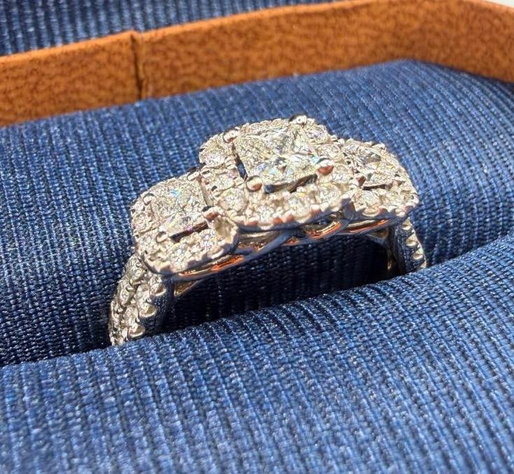 14k White Gold Leo Diamond Ring 1.03 TCW: This piece of jewelry has been tested and researched prior to listing. Please view all our pictures they are part of our description. DETAILS: Metal - 14k Gold Color - Silver, White Gold Stones - Diam