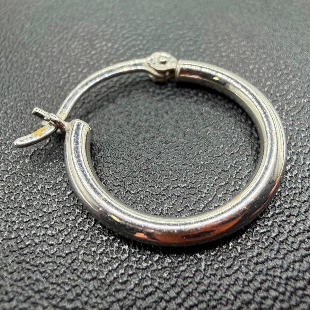 Single 14k White Gold Hoops Earring: This piece of jewelry has been tested and researched prior to listing. Please view all our pictures they are part of our description. DETAILS: Metal - 14k White Gold Color - Silver/White Gold Stones