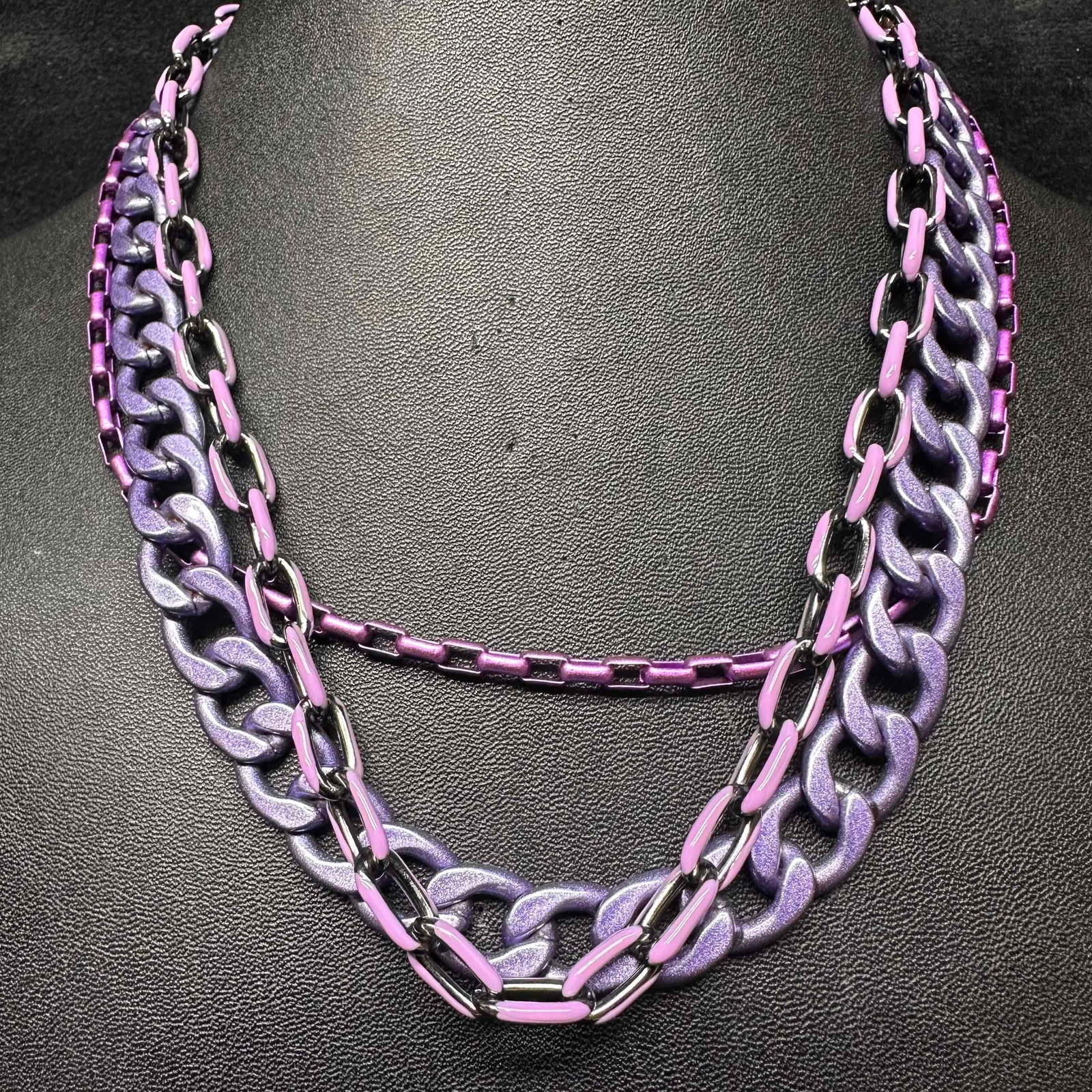 Melania Clara Alexa Rae Purple Metallic Chain Assorted Necklace Set Modernist Design: The Alexa Rae and Melania Clara necklace set features a magnet clasp closure. The necklaces have magnet extender clasp closures. Each necklace showcase modernist designs with gold and black toned chai