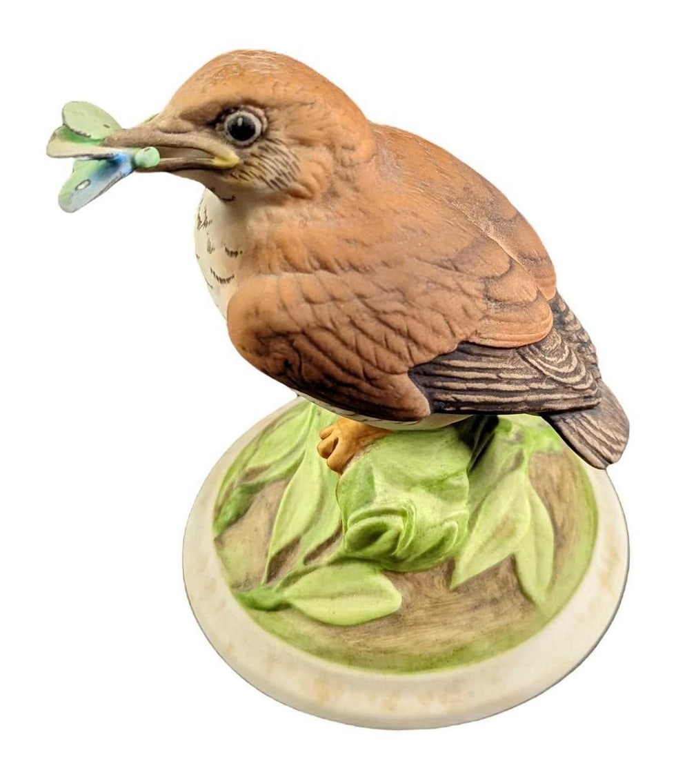 Boehm Birds Baby Wood Thrush Porcelain Figurine: A bright eyed baby Wood Thrush enjoys a early morning meal. By Boehm. Is approx 3 1/2" x 3 1/2" x 4 1/2" and it weighs 0.42lb. The hand painted figure is in a good, used condition with some light wear
