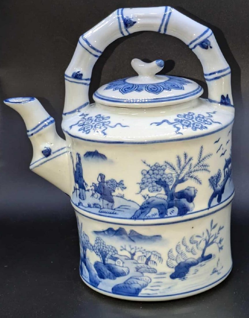 Vintage Bella Case By Ganz Porcelain Teapot: Vintage Bella Case By Ganz Porcelain Teapot. This is approx 7 3/4" x 5 1/2" x 9 1/2" and it weighs 2.54lbs. The teapot has no chips or cracks. 