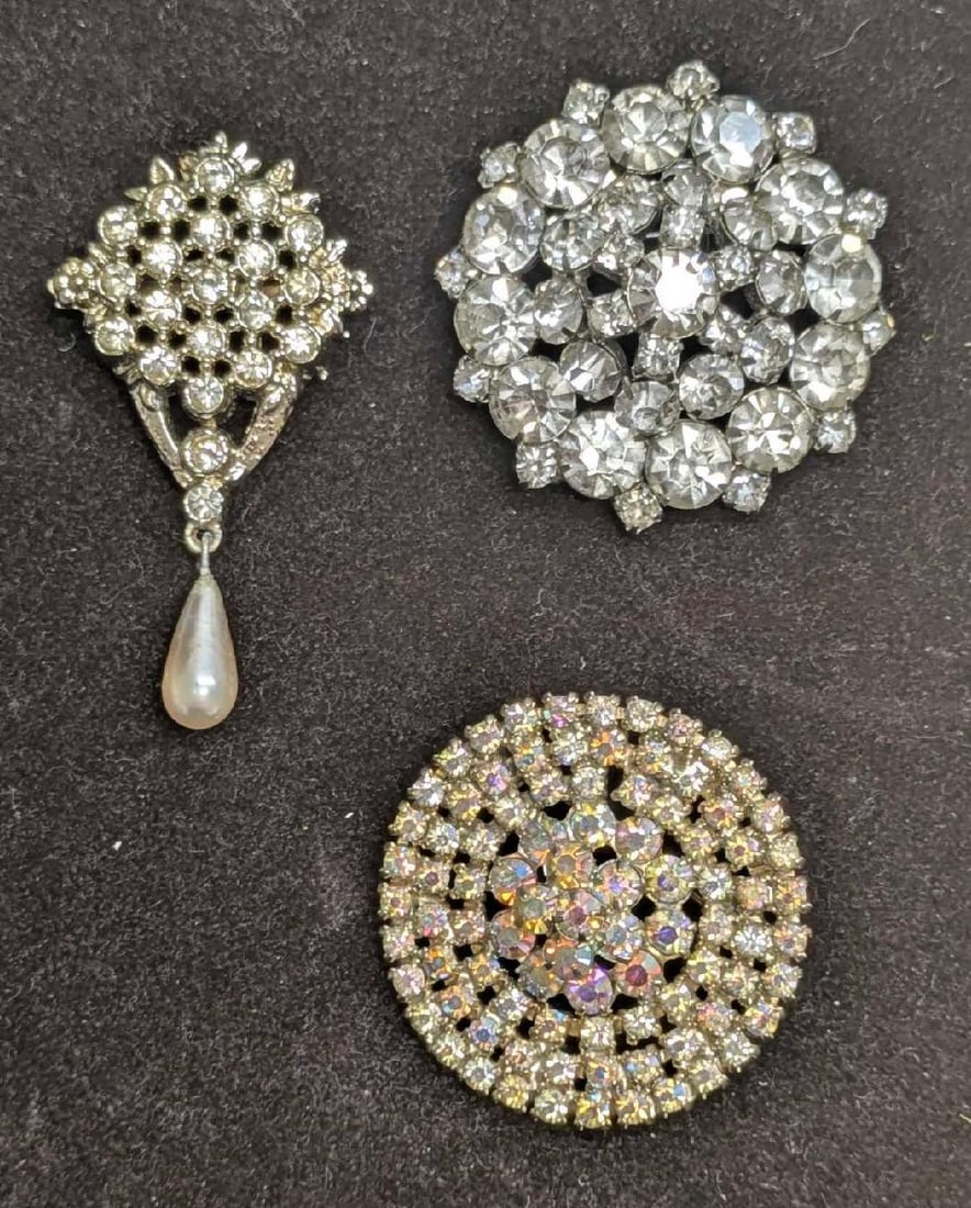 Vintage Unmarked Silver Tone Rhinestones AB Crystal Pin Brooches: Vintage Unmarked Silver Tone Rhinestones AB Crystal Pin Brooches. This lot includes: (1) Silver Tone Brooch With Faux Pearl And Rhinestones. This is approx 2 1/2" x 1 1/4" x 1/2". (1) Silv