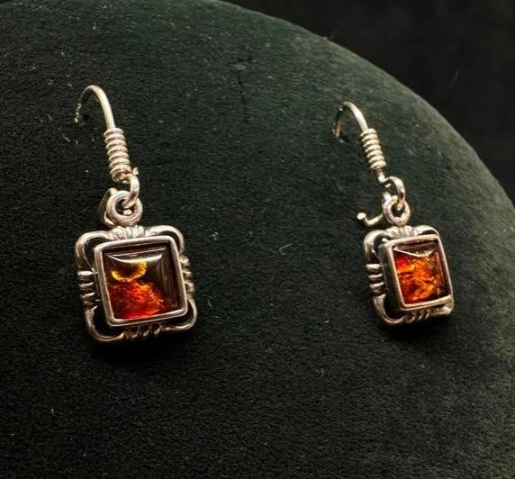 Square Sterling Amber Earrings: This piece of jewelry has been tested and researched prior to listing. Please view all our pictures they are part of our description. DETAILS: Metal - Sterling Silver Color - Silver Stones - Amber Hal