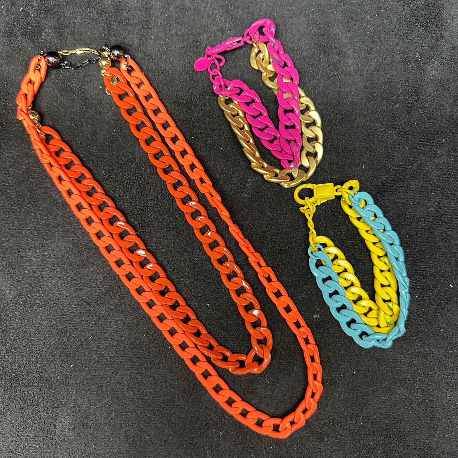 Melania Clara Modern Chain Design Necklace and Double Strand Bracelet Set: This Melania Clara necklace and bracelet set features a magnet clasp closure. The necklaces have magnet extender clasp closures. Each jewelry piece showcase modernist designs with a chunky chain style