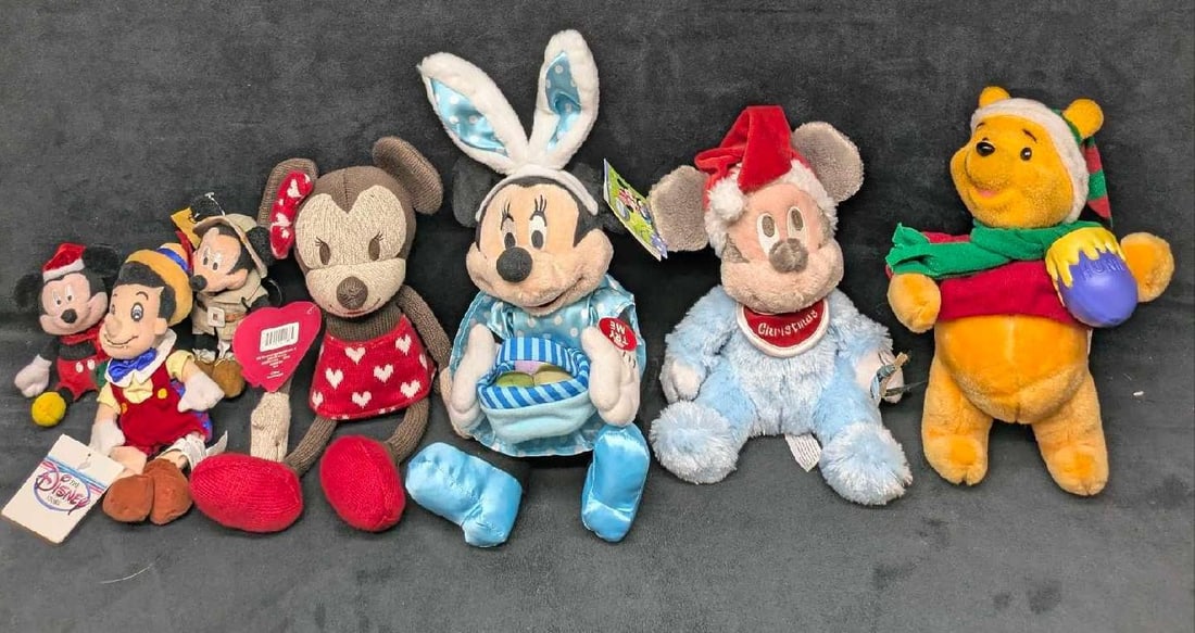 Disney Easter Valentine's Day Christmas Holiday Plush And Bean Bags: Disney Easter Valentine's Day Christmas Holiday Plush And Bean Bags. This lot includes: (1) Winnie The Pooh Christmas 11" Ornament. Has an electronic feature that was not tested. This is 11