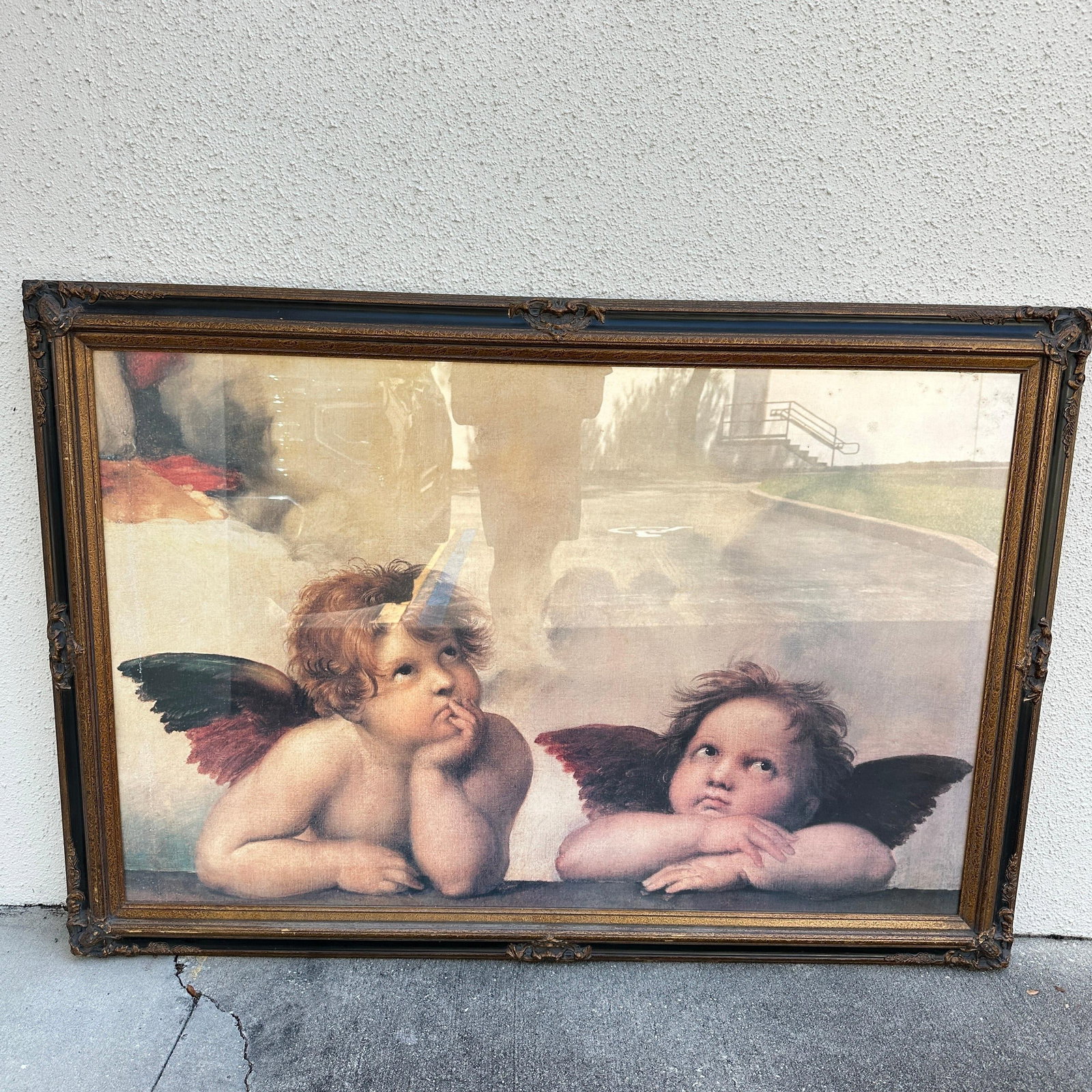 Large Framed Raphael Sistine Madonna Cherub Print After Raphael R235: Large framed decorative print featuring the famous cherub detail from Raphael’s Sistine Madonna. Lower edge marked Raffaello - Madonna Sistina Particolare with Dresden Gemaldegalerie reference a