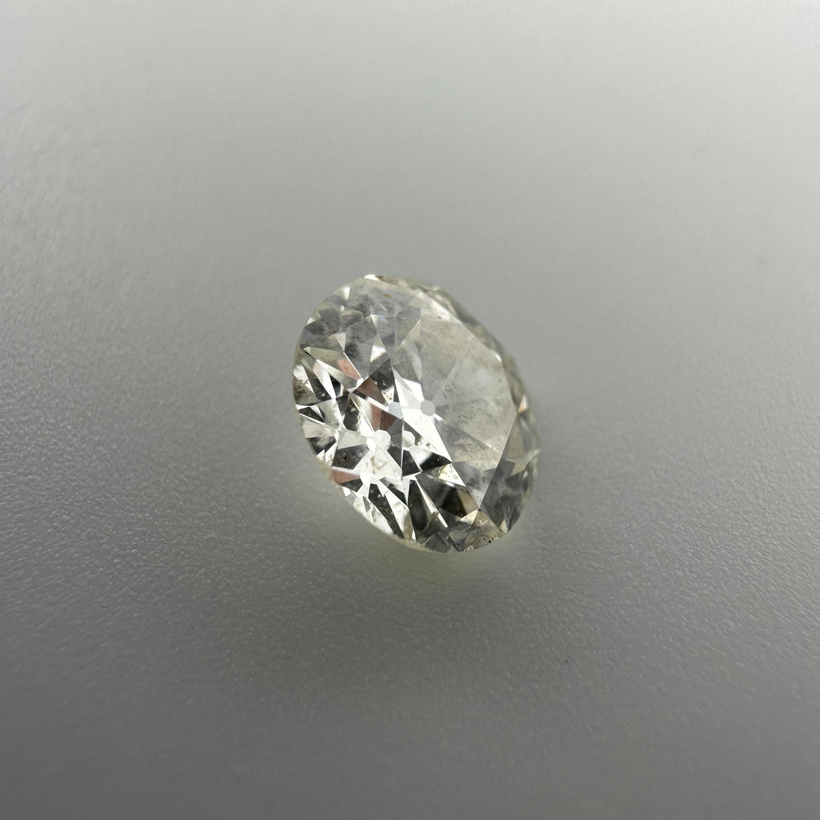 Loose Diamond 1.25 Ct Round Cut Clear Stone Approx. 7mm Diameter: Loose round brilliant cut clear diamond stone measuring approximately 7mm in diameter and reported as approximately 1.25 carats. Stone displays visible inclusions and surface wear under magnification.