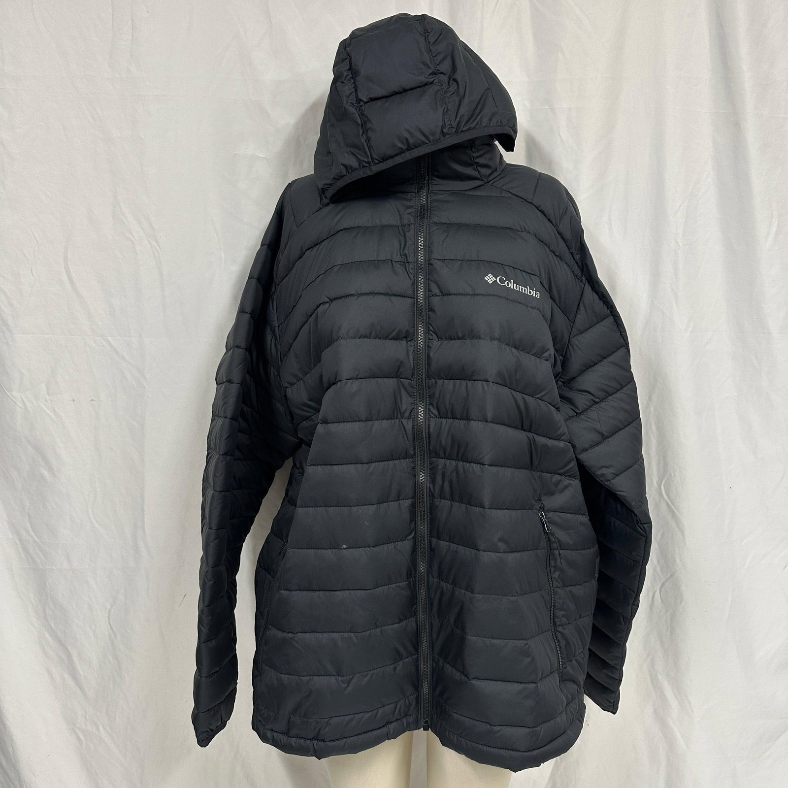 Columbia Omni-Heat Black Hooded Puffer Jacket Size XL: Columbia black quilted hooded puffer jacket marked size XL. Features full zip front closure, zippered side pockets, an attached hood, and Omni-Heat reflective interior lining. Sleeve marked