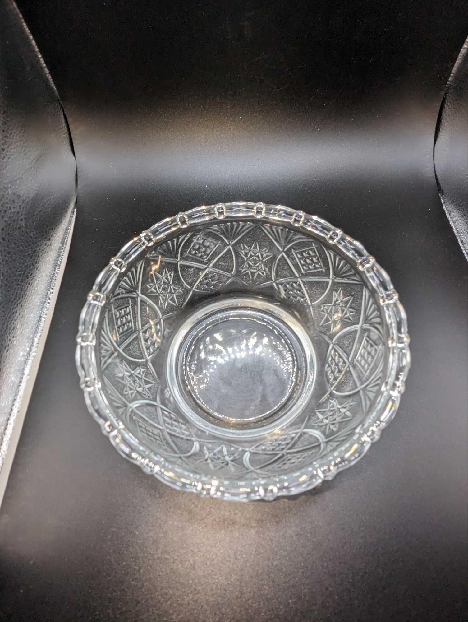 Vintage Malaysian Glass Covered Bowl: Vintage Malaysian Glass Covered Bowl. This is approximately 6" x 6" x 4" and it weighs 1.12lb. The bowl has no chips or cracks.