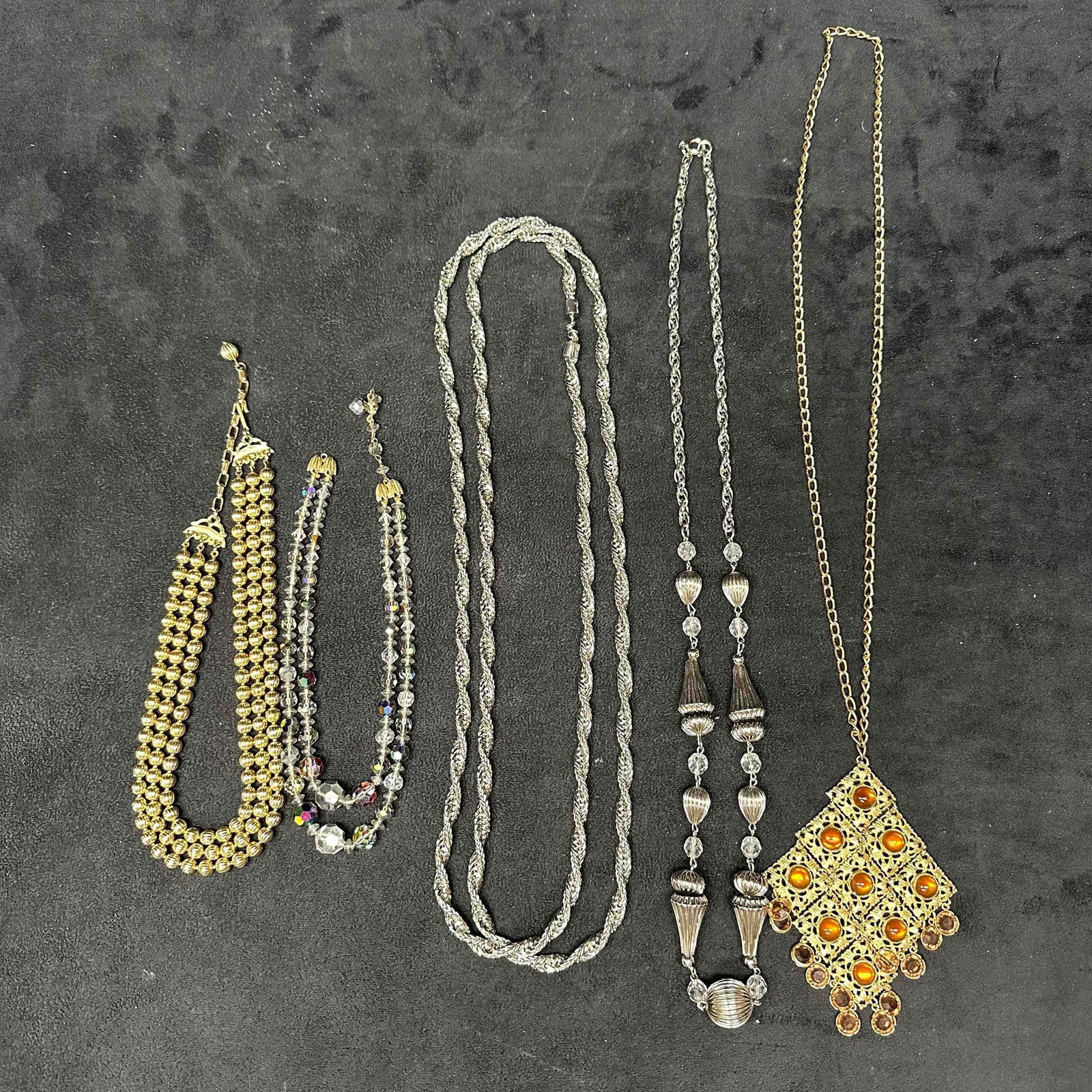 Assorted Silver and Gold Toned Costume Jewelry Necklace Set Lot of Five K55: Various costume jewelry necklaces, five pieces included with some metal material chains, gold tone, pendant design, multi strand, glass bead, long style, and other various unique designs. Some necklac
