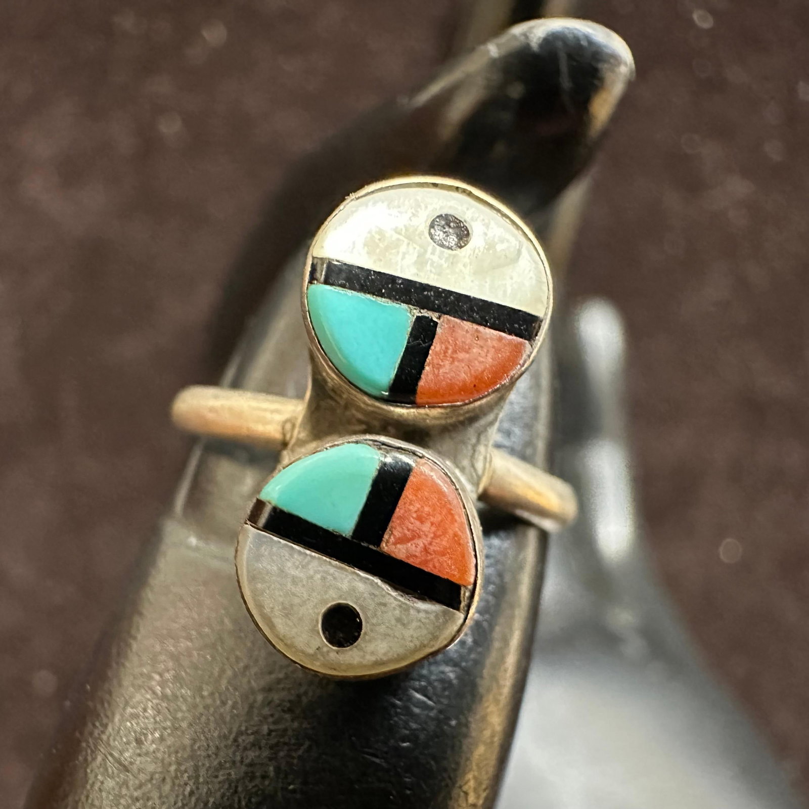 Zuni Style Silver Two Panel Sunface Inlay Ring: This item is in good pre-owned, previously used/displayed condition with noticeable light wear and surface scratches. Please reference all photos for full details. This piece of jewelry has been