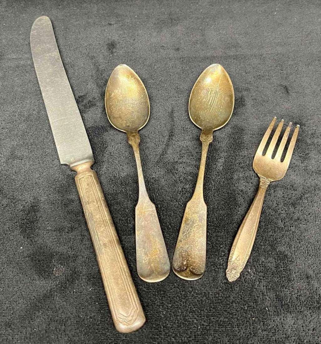 Sterling Silver Bundle + Bonus Knife: This lot contains a Sterling Silver Bundle Sterling Silver Bundle + Bonus Knife. The bundle fits together in a 10 1/2" x 10 1/2" plastic bag and weighs about 0.3lbs. Overall the bundle is in good