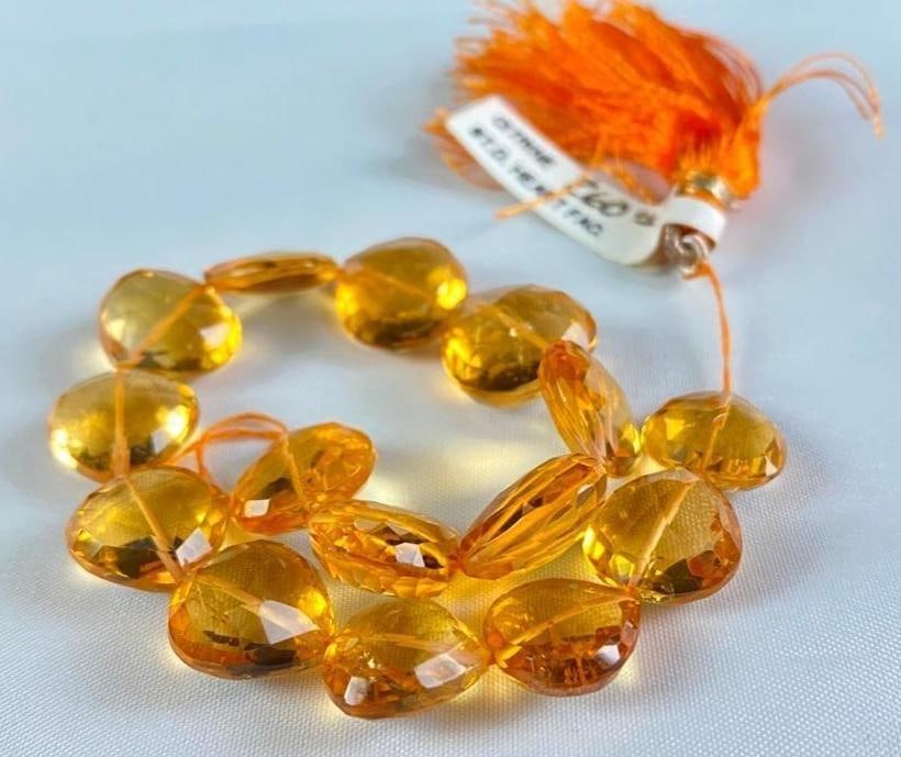 String of Citrine Jewel Beads: String of Citrine Jewel Beads DETAILS: Metal - none Color - orange Size - 7.25" Weight - 19 g Markings - none Maker - unknown Stones - Citrine Style - faceted beads Condition - G 