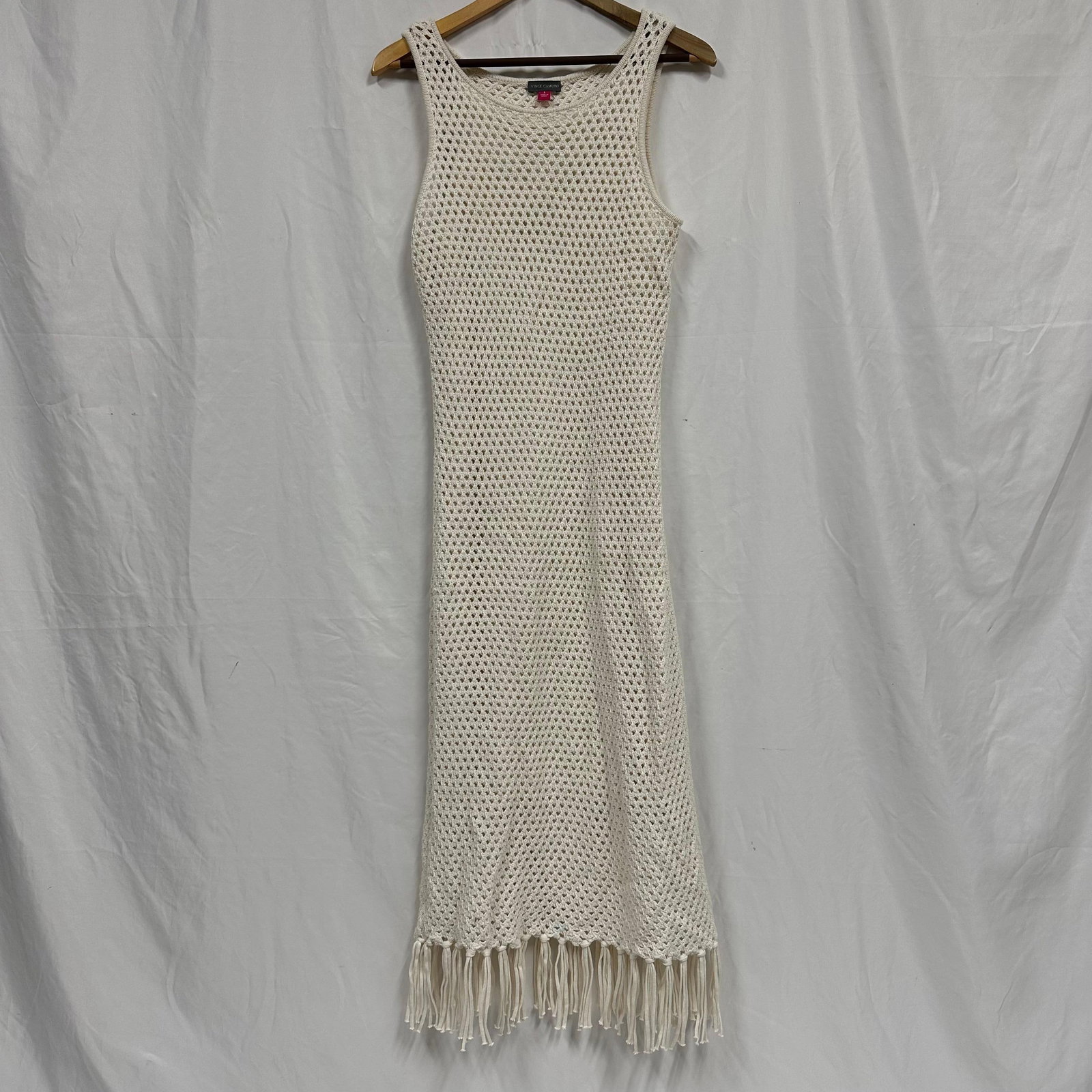Vince Camuto Island Oasis Womens Fringe Knit Shift Mesh Stitch Dress: This elegant Vince Camuto dress features a beautiful cream-colored sheer mesh overlay with an intricate string or mesh-stitch design. The dress is lightweight and has a flowy fit. Included Items: One