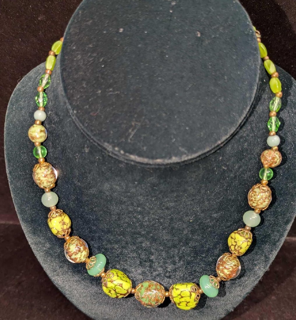 Vintage Italian Murano Green And Gold Art Glass Bead Necklace SSS: Vintage Italian Murano White And Gold Art Glass Bead Necklace SSS. Glass beads with hand painted designs. Is approx 17" and it weighs 0.08lb.