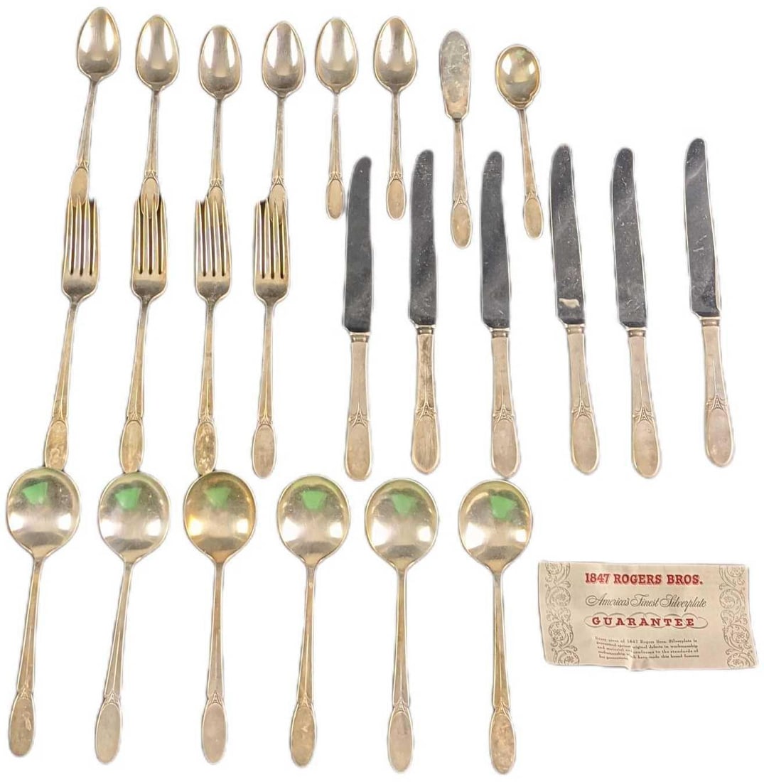 1847 Rogers Brothers Silverplate Silverware: This lot includes: (6) Soup Spoons. These are approx 7" long. (6) Spoons. These are approx 6" long. (4) Forks. These are approx 7 1/2". (6) Knives (Stainless Steel). These approx 9