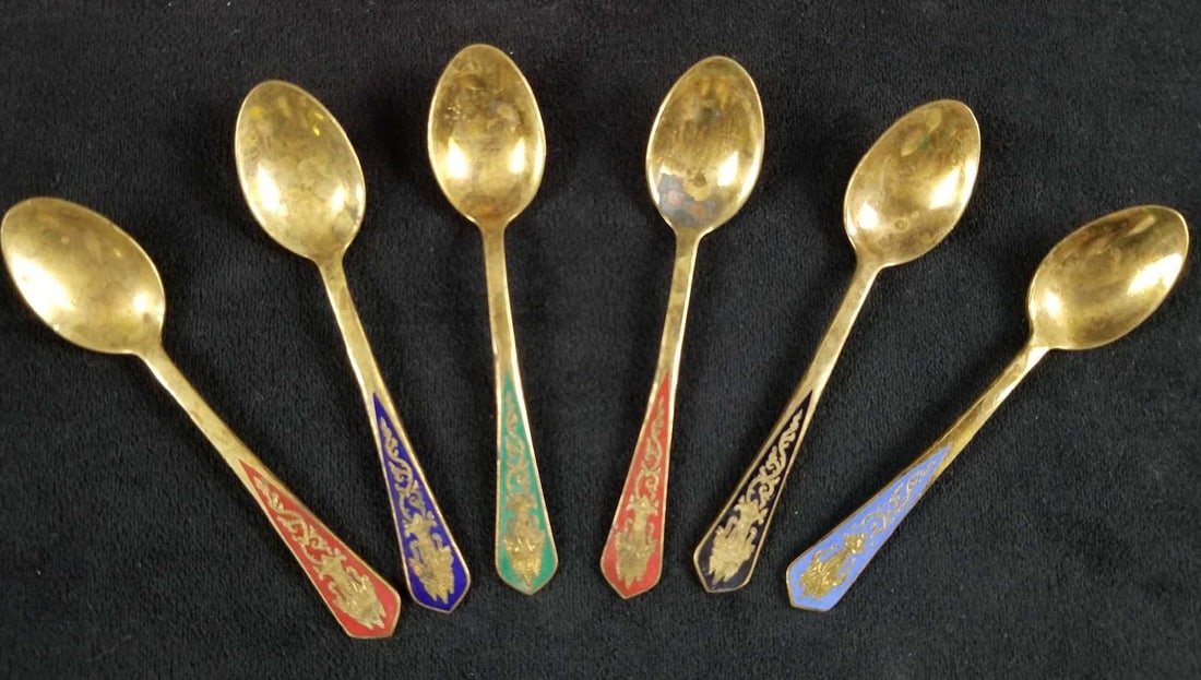 Vintage Siam Brass Demitasse 6 Piece Spoon Set: Vintage Siam brass demitasse 6-piece spoon set features a multicolored pattern of a Thai dancer and a royal crown. These spoons are in good used condition and do have some tarnishing. Stamped with the
