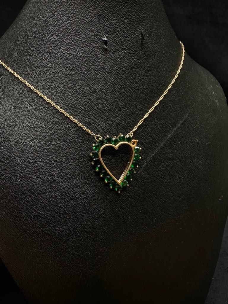 Vintage 14K Gold Emerald Heart Necklace: This piece of fine vintage jewelry has been tested and researched prior to listing. Please view all our pictures prior to bidding,they are part of the description. Metal - 14K? Size- 20'? ?25mm x
