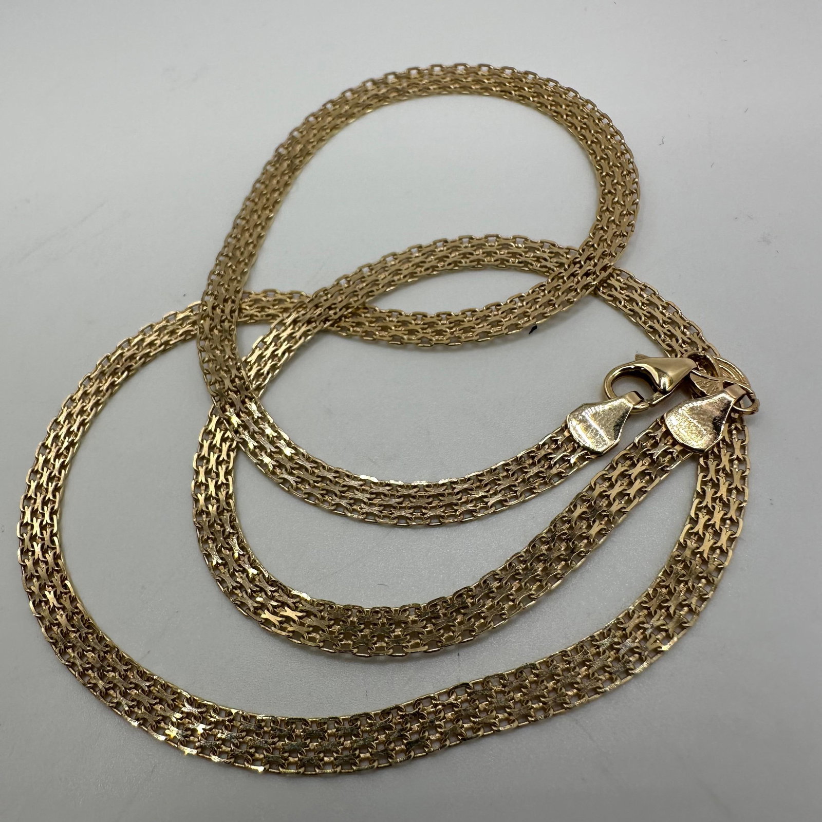 EG 14K Italy Flat Woven Mesh Style Gold Necklace: This item is in good pre-owned, previously used/displayed condition with noticeable light wear and surface scratches. Please reference all photos for full details. This piece of jewelry has been