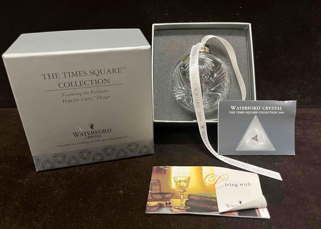 Waterford Crystal Times Square Collection Ornament 2004 The Exclusive Hope For Unity Design: This lot contains a Waterford Crystal The Times Square Collection Ornament 2004 Featuring The Exclusive Hope For Unity Design. Overall the Waterford Crystal is in excellent pre owned condition with