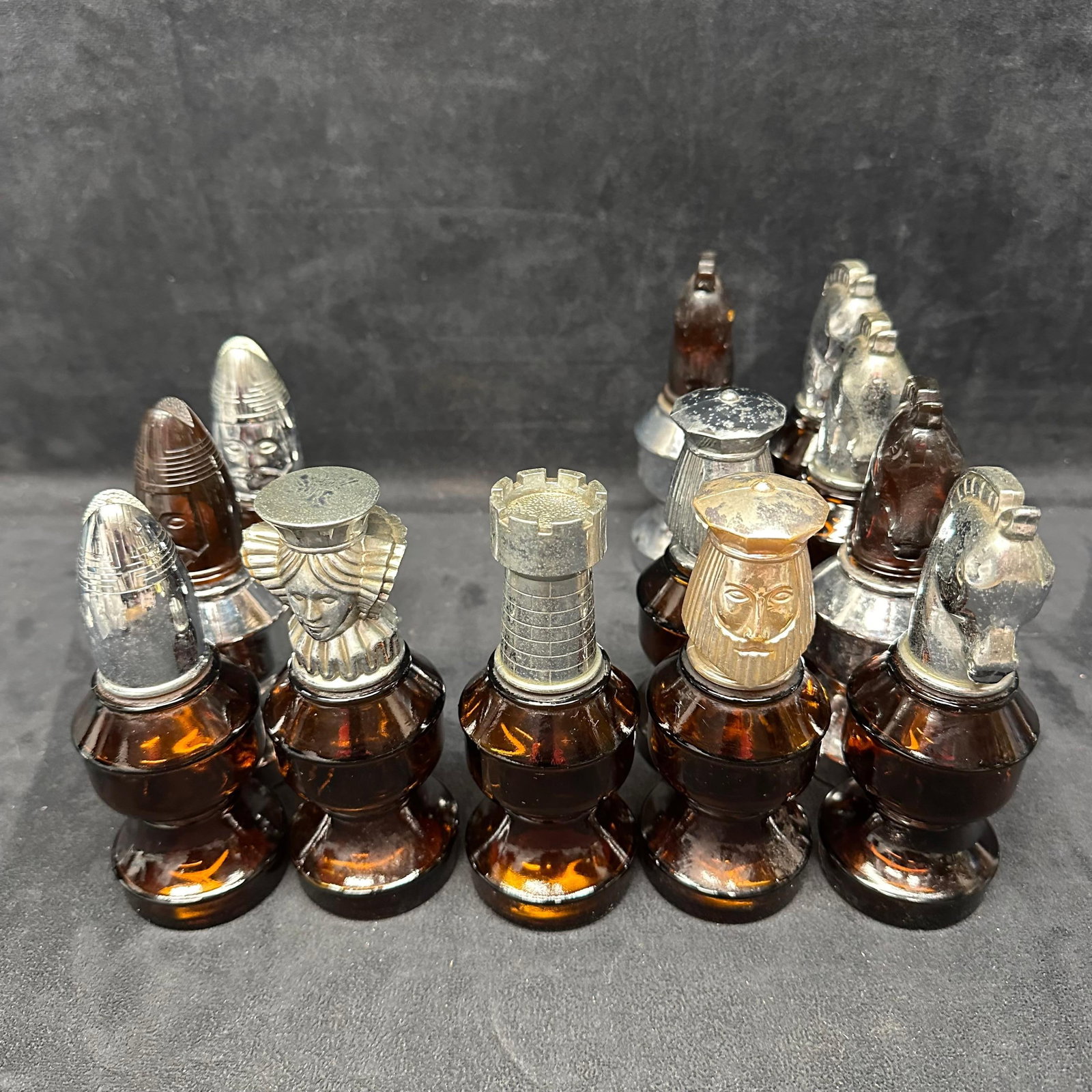 Avon Figural Chess Piece Aftershave Bottle Set Twelve Glass Pieces (1 of 7)