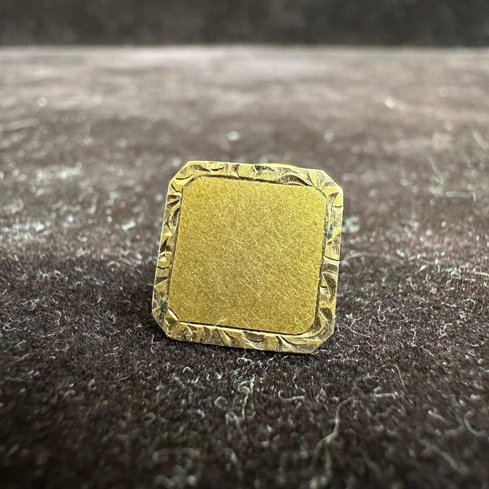 14K Gold Square Textured Border Cufflink: This item is in good pre-owned, previously used/displayed condition with noticeable light wear and surface scratches. Please reference all photos for full details. This piece of jewelry has been