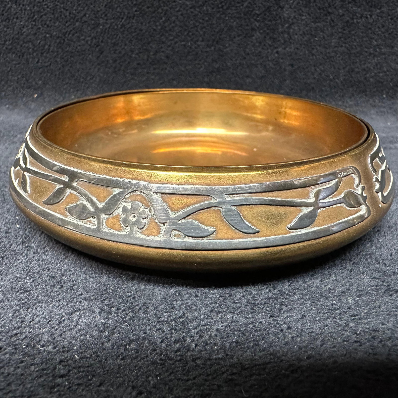 Antique Sterling on Bronze Art Deco Style Etched Floral Bowl Ashtray: Vintage bronze bowl ashtray featuring an applied sterling silver Art Deco floral vine inlay motif around the rim. The interior shows typical age patina and wear. Base marked STERLING ON BRONZE.