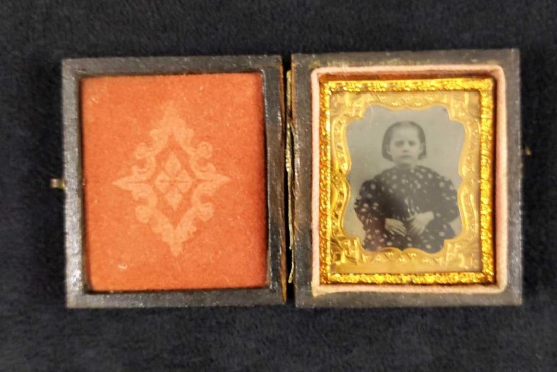Leather Case With Tintype Of Young Girl In Dress: Leather Case With Tintype Of Young Girl Dressed In A Polka Dotted Dress. Is approx 4" x 2". Case's hinge is missing so halves are separated. There is also some wear and tear on cases.