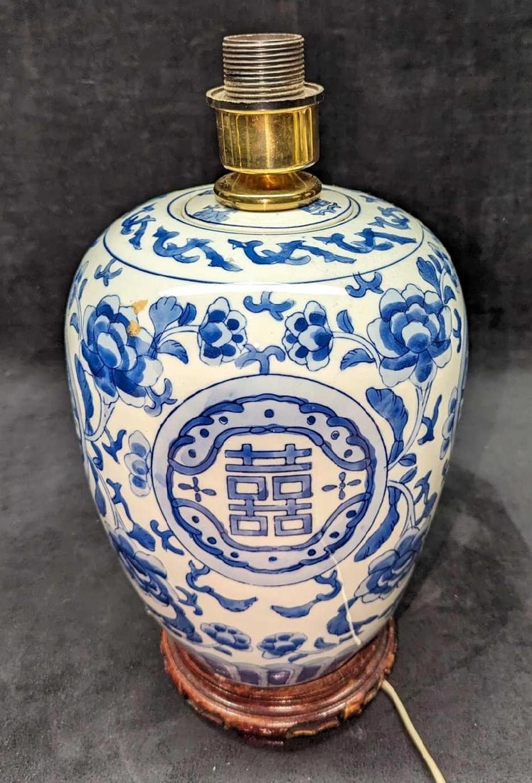 Vintage Chinese Blue & White Decorated Vase Lamp A: Vintage Chinese Blue & White Decorated Vase Lamp A. This is approximately 9" x 9" x 16" and it weighs 6.53 lbs. The porcelain vase lamp has some markings and was tested and it works. Please see the