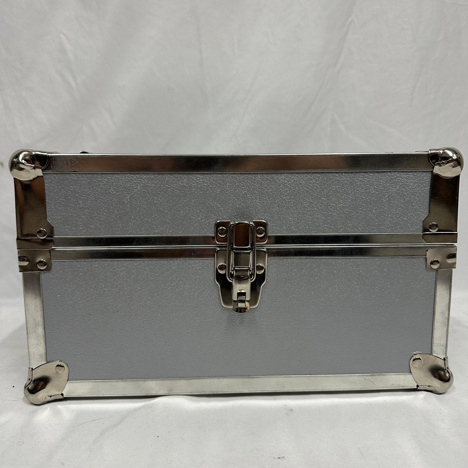 Portable Aluminum Storage Jewelry Box Case: An aluminum storage case, featuring silver-tone metal exteriors with reinforced corners and chrome hardware. This item is in pre-owned, previously displayed condition with light wear, minor scuffs, an