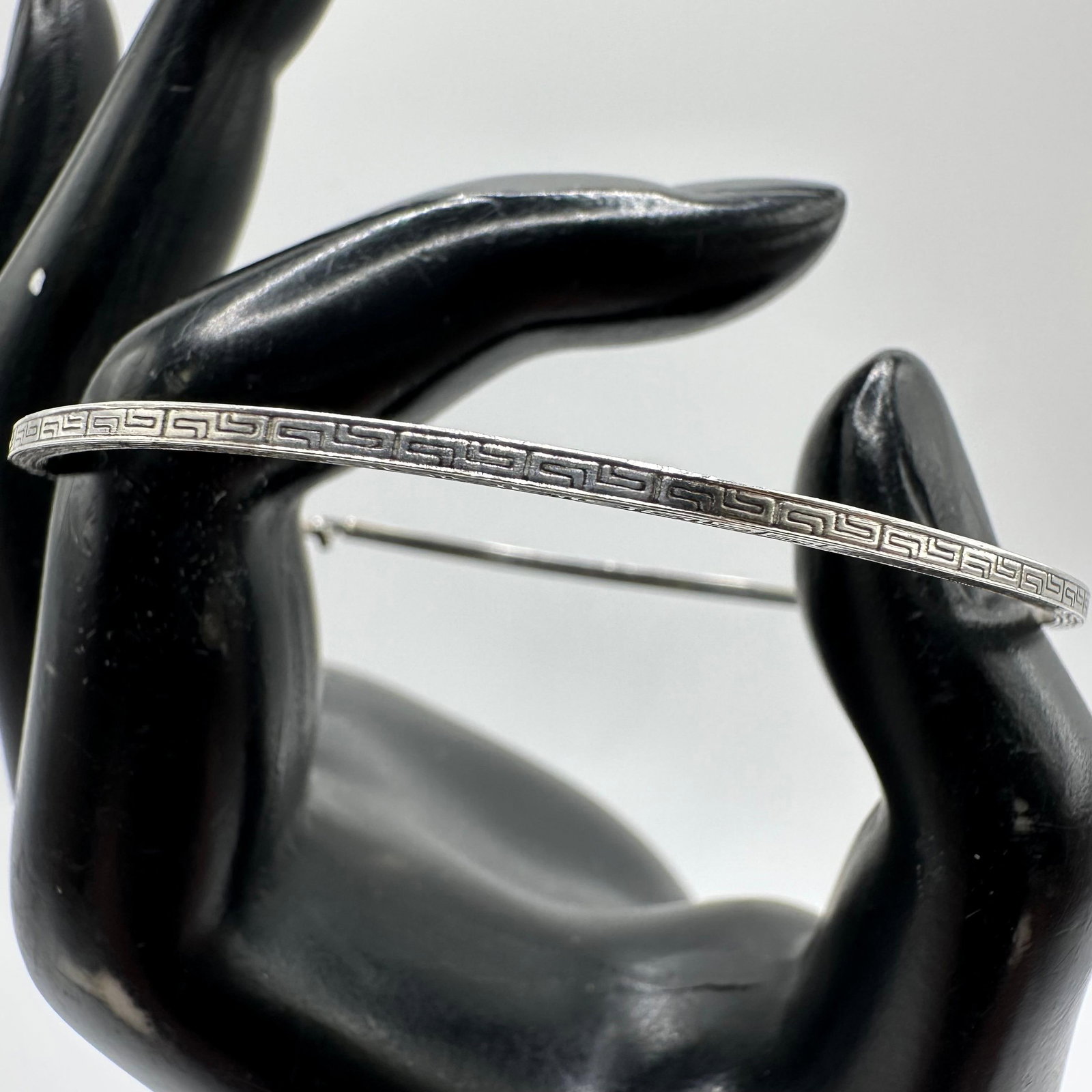Ancient Greek Key Meander Pattern Style Silver Hinge Cuff Bracelet Q63: This item is in good pre-owned, previously used/displayed condition with noticeable light wear and surface scratches. Please reference all photos for full details. This piece of jewelry has been teste