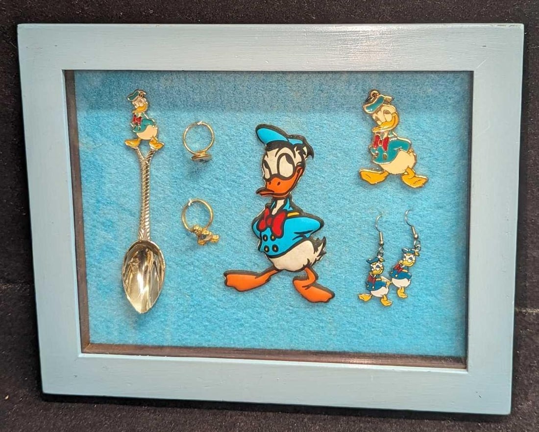 A Lot of 6 Vintage Donald Duck Framed Collectibles Earrings Rings Spoon Charm Pendant Figure: A Lot of 6 Vintage Donald Duck Framed Collectibles Earrings Rings Spoon Charm Pendant Figure Donald Duck, one of Walt Disney's most beloved animated characters, presents himself in his cheerful