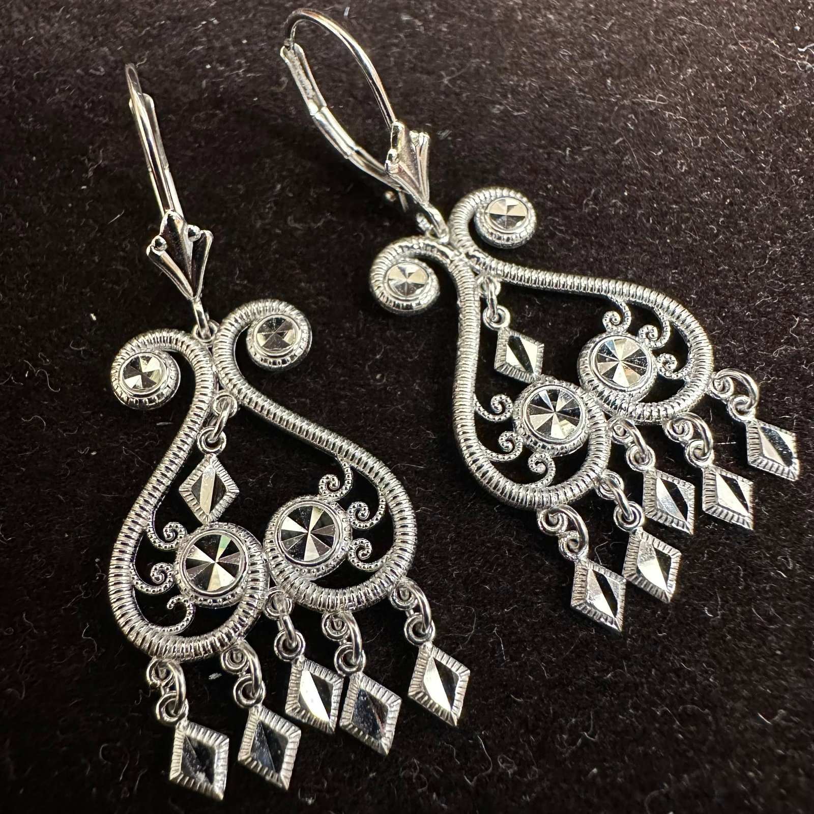 14K Gold Silver Tone Filigree Dangle Earrings: This item is in good pre-owned, previously used/displayed condition with noticeable light wear and surface scratches. Please reference all photos for full details. This piece of jewelry has been teste