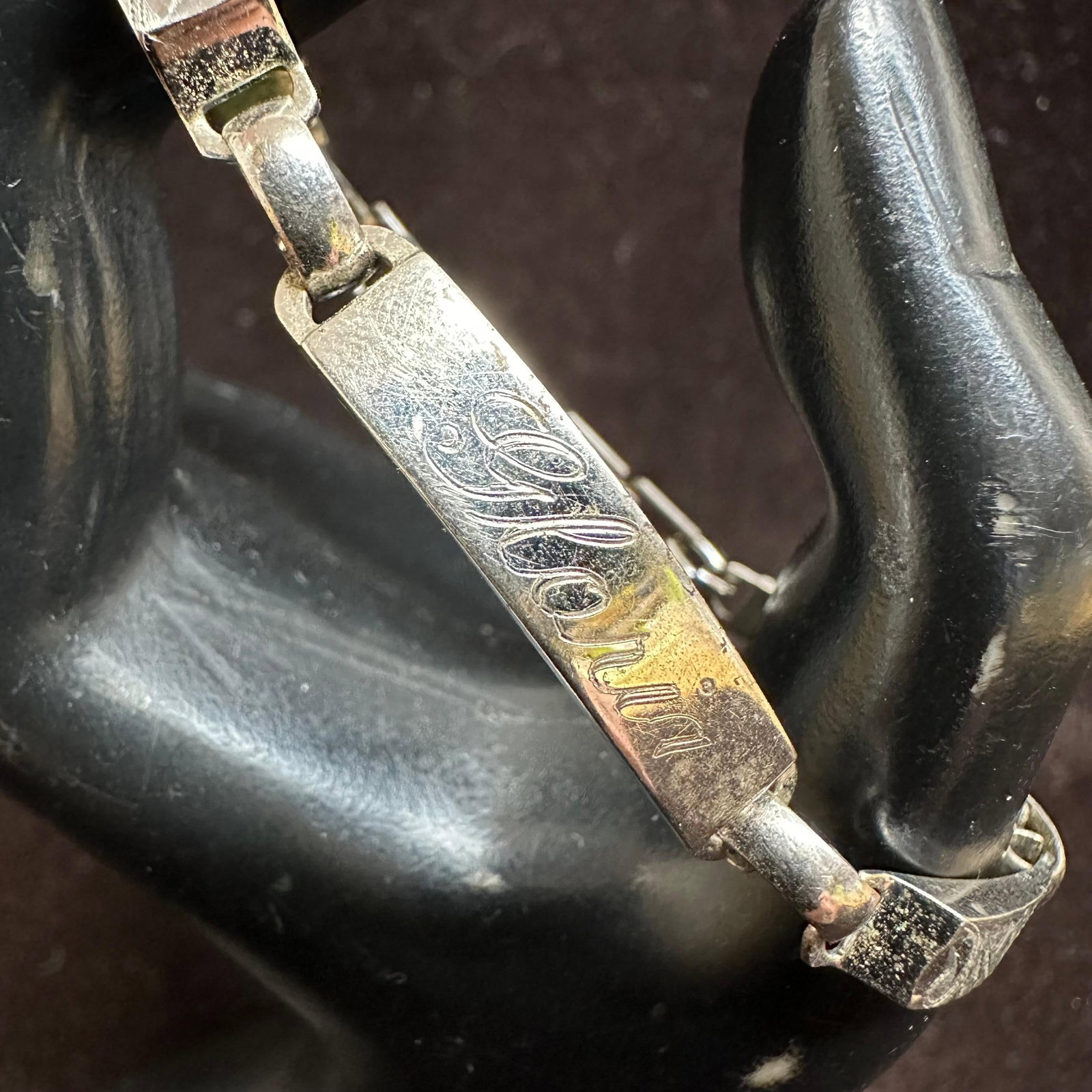 Lamode Sterling Silver ID Gloria Etched Personalization: This item is in good pre-owned, previously used/displayed condition with noticeable light wear and surface scratches. Please reference all photos for full details. This piece of jewelry has been teste