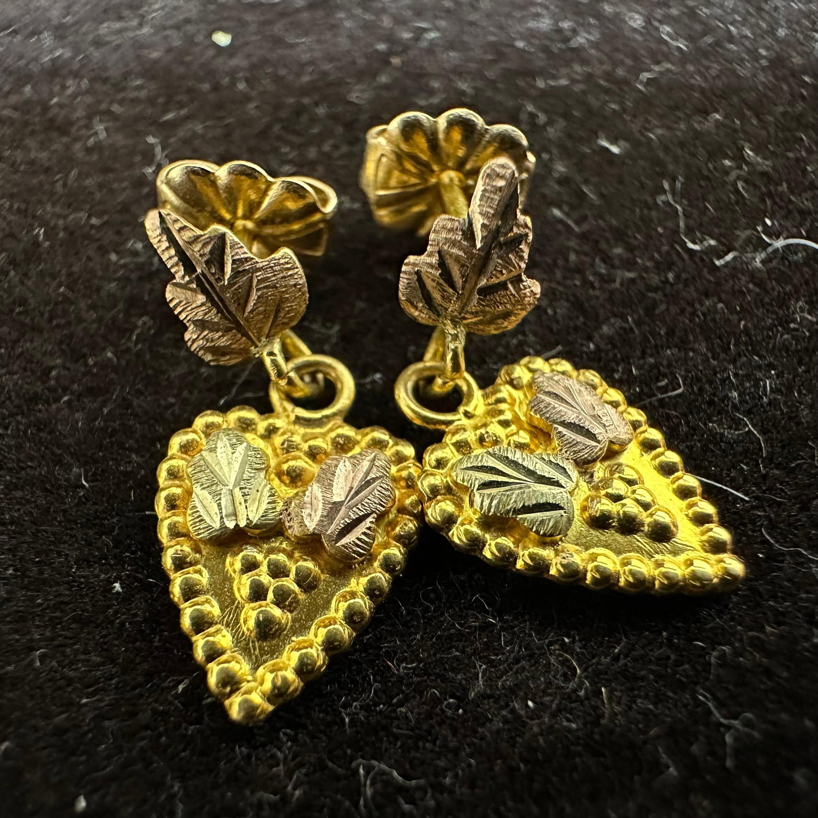 Black Hills 10K and 14K Gold Vine and Leaf Dangle Earrings M33: This item is in good pre-owned, previously used/displayed condition with noticeable light wear and surface scratches. Please reference all photos for full details. This piece of jewelry has been teste