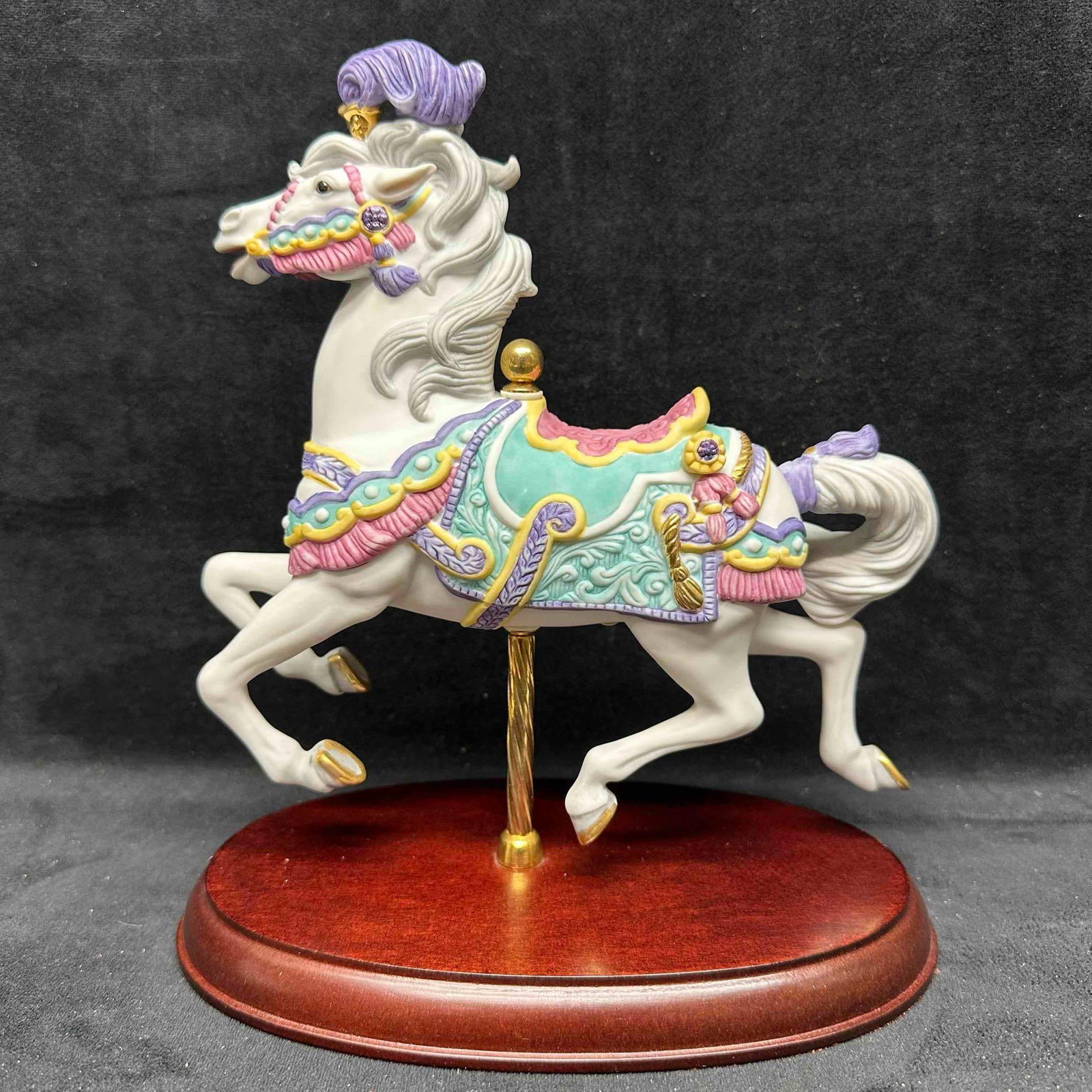 Lenox The Carousel Charger Horse Hand Crafted Porcelain 24K Gold Accents Sculpture: Includes original Certificate of Authenticity. 1990 series edition. This collectible figurine is crafted from fine porcelain and meticulously hand-painted with accents of 24 karat gold. This item is i