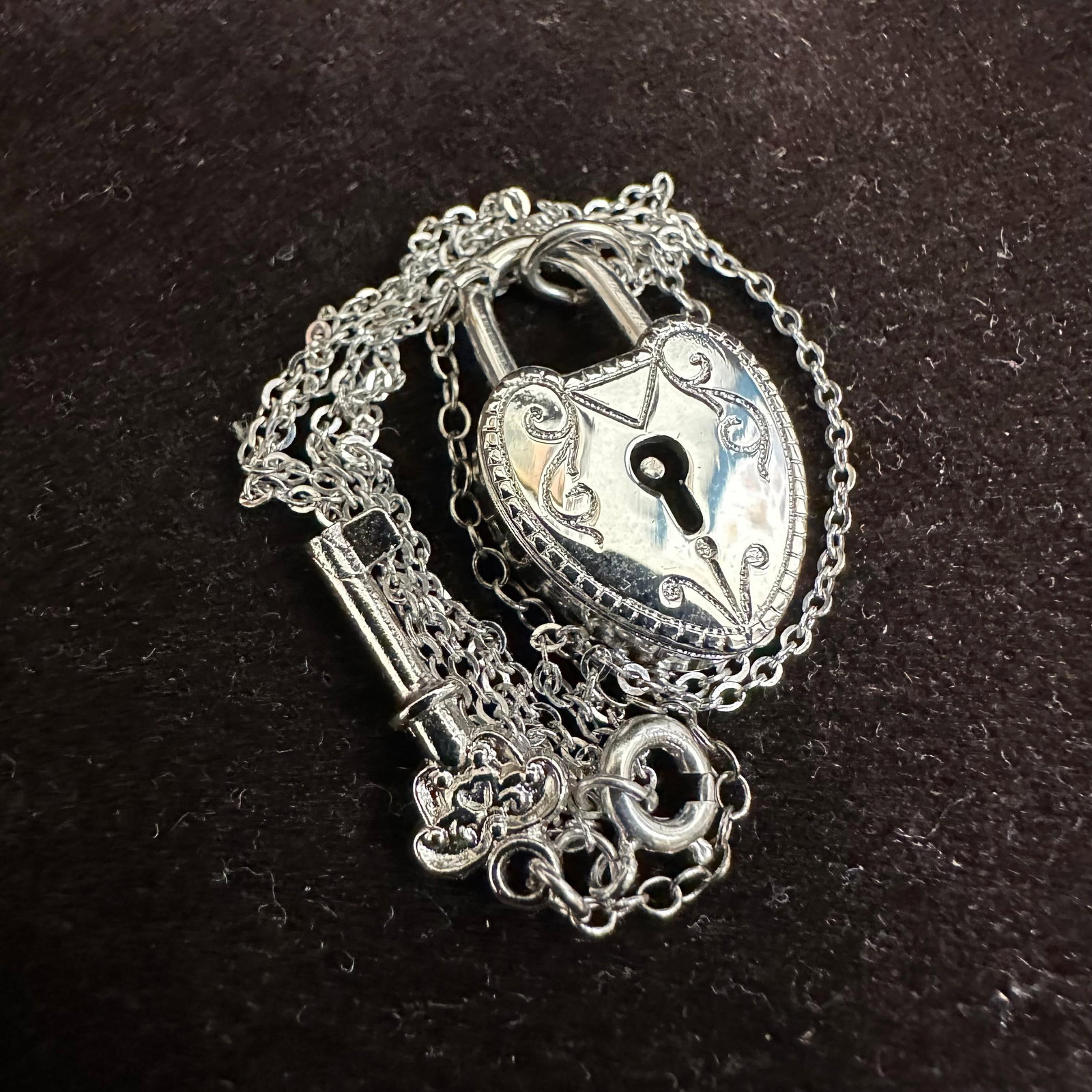 Sterling Silver Heart Padlock Turn Key Necklace Victorian Style: This item is in good pre-owned, previously used/displayed condition with noticeable light wear and surface scratches. Please reference all photos for full details. This piece of jewelry has been teste